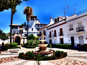 Alcantarilla rota junto a zona de paso