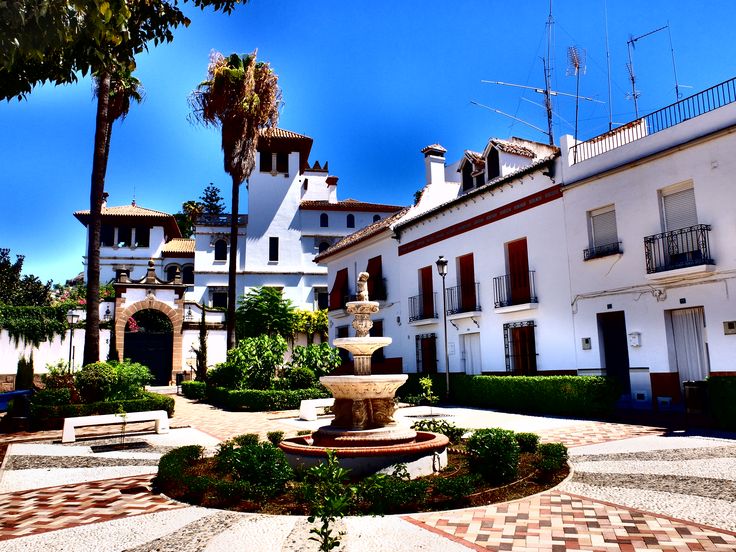 Alcantarilla rota junto a zona de paso